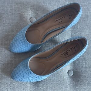 AEROSOLES Women's Textured Blue Loafers